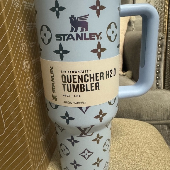 Stanley Light Blue Flowstate 40oz Tumbler. New. - Picture 3 of 8